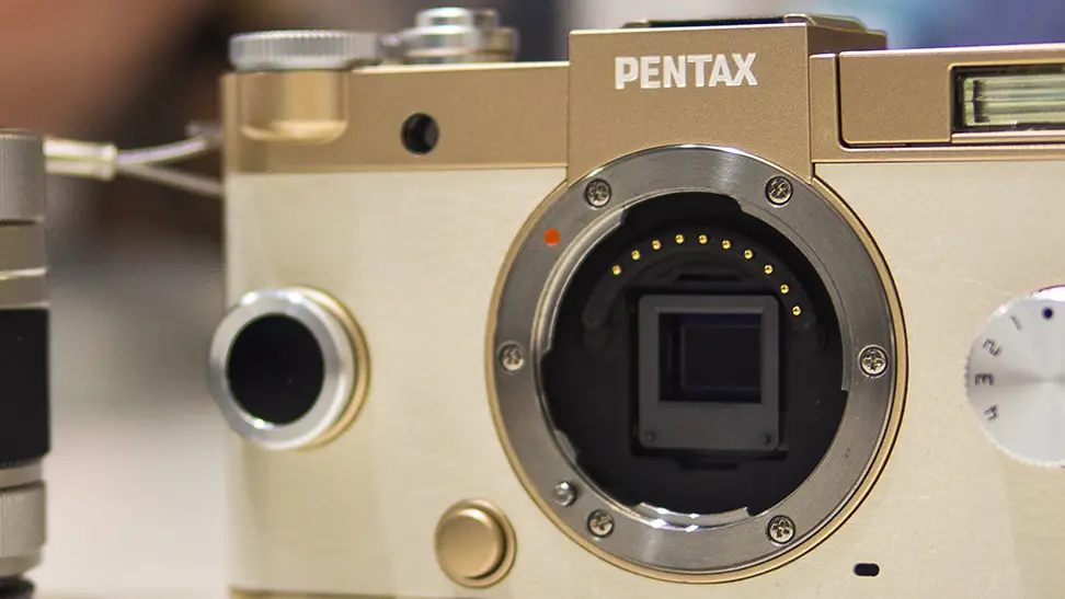 PENTAX Q-S1 ゴールドカラー　美品 Pentax Q-S1 First Impressions Review - Reviewed