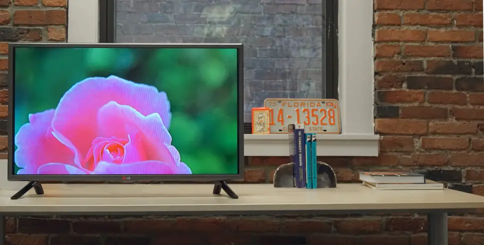 The 32-inch LG LB560B