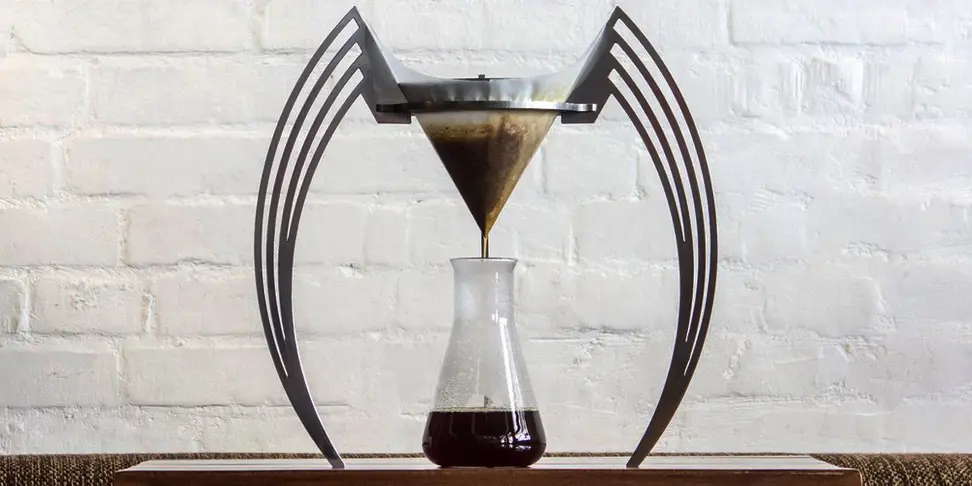 The Iikone coffee brewer in use