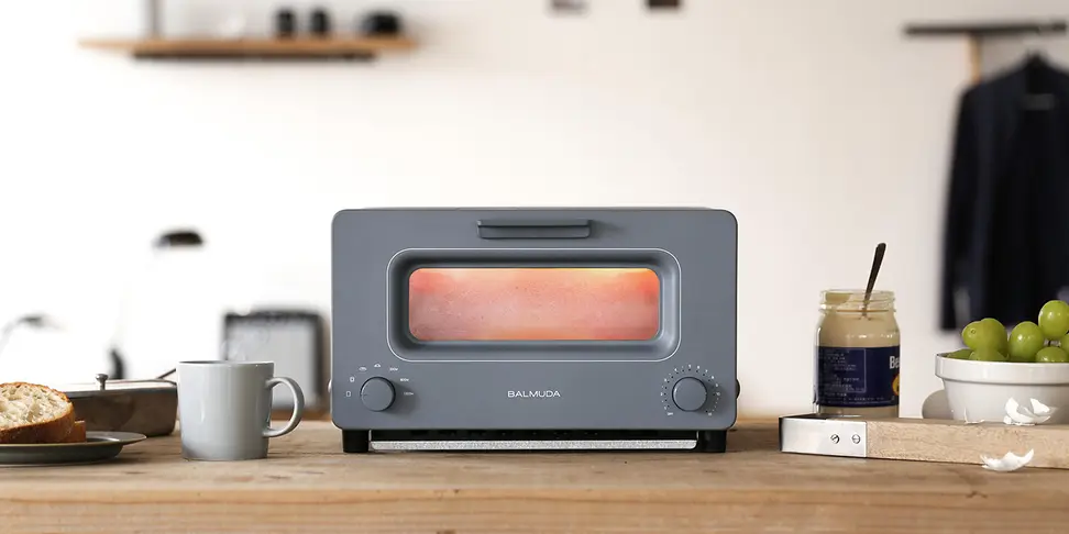Balmuda toaster in use