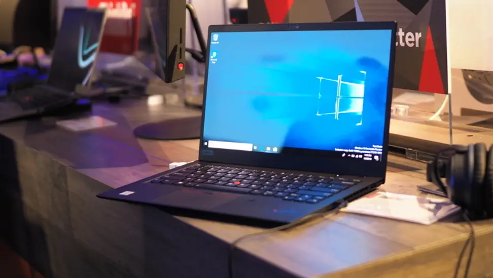 Lenovo's ThinkPad X1 Carbon (2018) has one of the most beautiful displays I've ever seen.