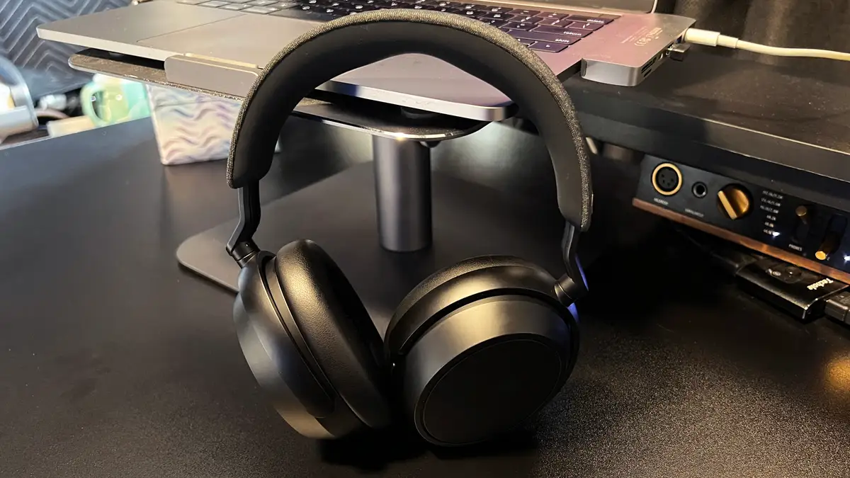 Sennheiser_Momentum_4_ylw_lapt