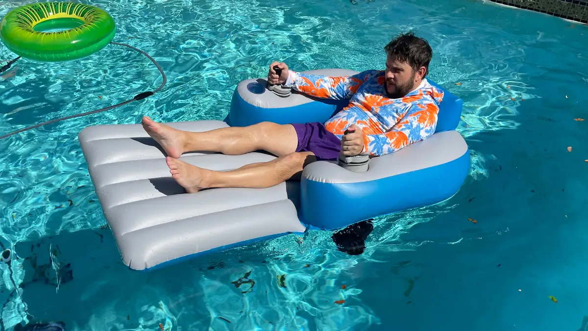 PoolCandy Splash Runner motorized pool float review - Reviewed