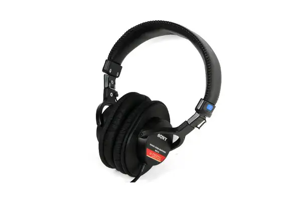 Sony MDR-V6 Headphones on Sale at Amazon - Reviewed