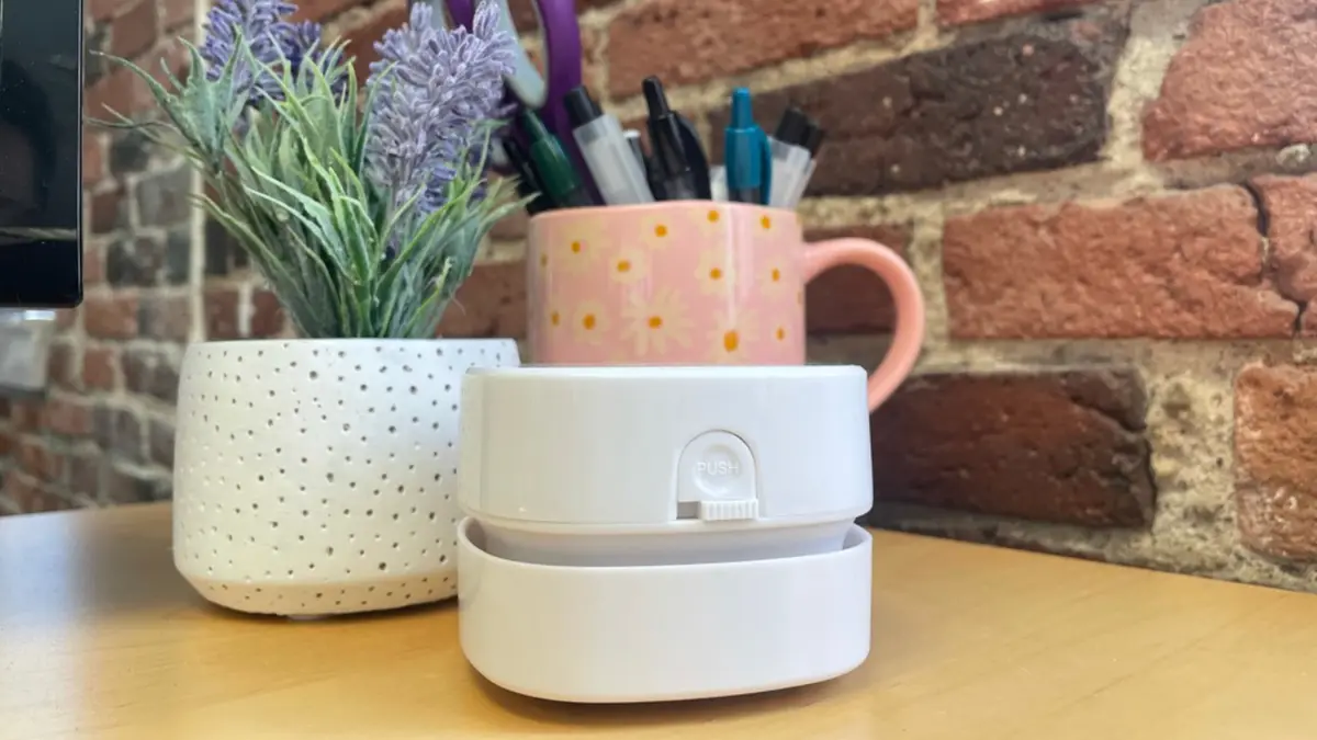 ODISTAR Desktop Vacuum Cleaner, Mini Table Dust Sweeper (Pink, USB Rechargeable, 400-min endurance)