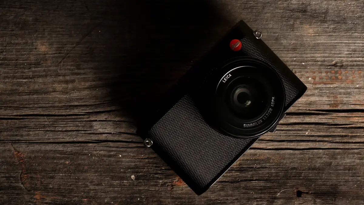 ★美品★LEICA Q Typ116 純正グリップ、予備バッテリー等いろいろ付 Leica Q (Typ 116), black anodized - Leica Store Miami