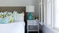 A bedroom with lavender walls and aqua accessories