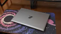 The HP ZBook sits on a desk mat.