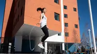 woman jumping rope with crossrope