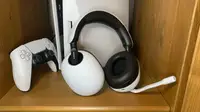The Sony Inzone H9 and a PS5.