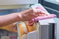 cleaning refrigerator