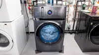 The GE PFQ97HSPVDS Washer sits in a lab environment