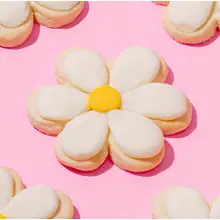 Product image of Elle's Belles Bakery Daisy Sugar Cookies