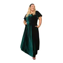 Product image of  Ivy City Co. Tessie Dress in Emerald Velvet
