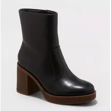 Product image of Universal Thread Jenna Platform Boots.