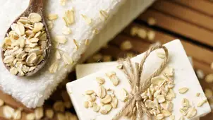 How using oatmeal on your skin has huge benefits