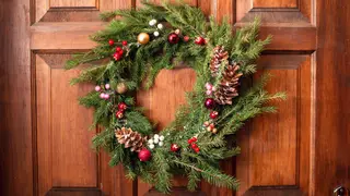 10 front-door Christmas decorations to make your house merry
