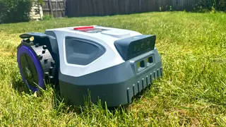 Anthbot M9 excels in small yards with little intervention