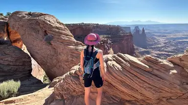 Staff Writer Lily Hartman wearing her favorite sun hat at Canyonlands National Park.