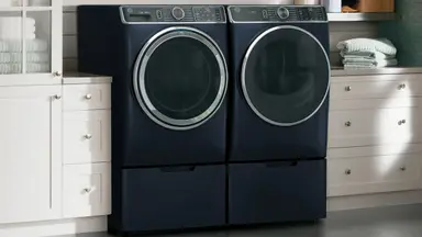 The GE GFW850SPNRS has through-door venting.