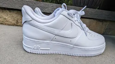 The side of the Nike Air Force 1 ‘07 EasyOn