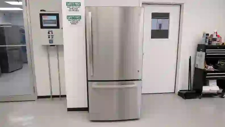 GE GDE25EYKFS refrigerator review: Steady temps in a bottom-freezer ...