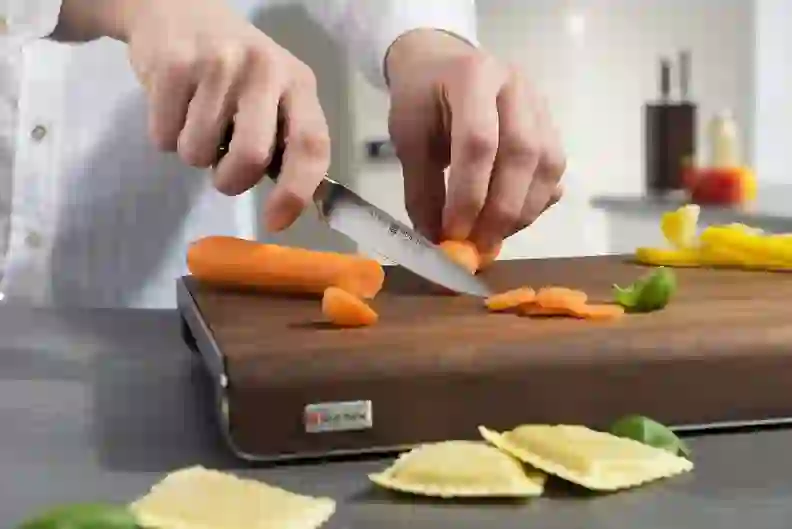 What is a paring knife, and how do you use it? - Reviewed