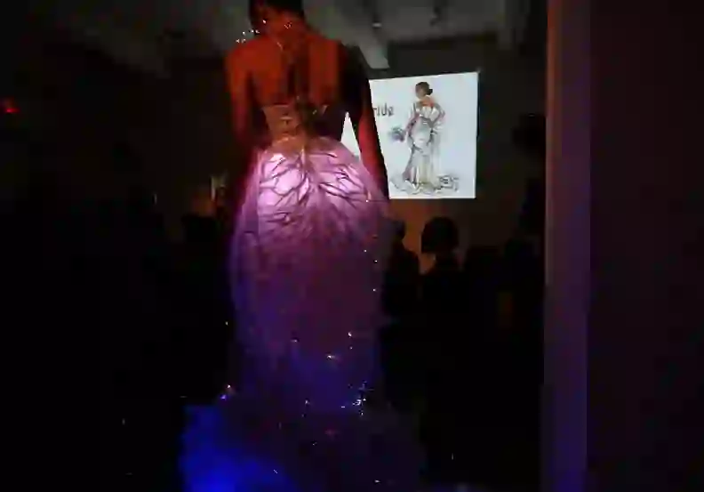 On One NYC Runway, High Tech Meets High Fashion - Reviewed