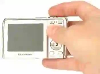 Olympus FE-200 Digital Camera, 6.0 MP, 5x Optical Zoom — For Parts