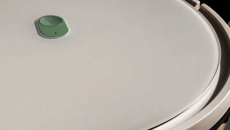 This Yeedi features an anti-scratch glass cover that sparkles in the sunlight.