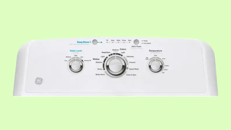A shot of the GE GTW335ASNWW top-load washing machine's control panel, which consists of one large cycle selection knob, two smaller knobs (one for temperature controls and one for water level adjustments), and some buttons for selecting cycle options.