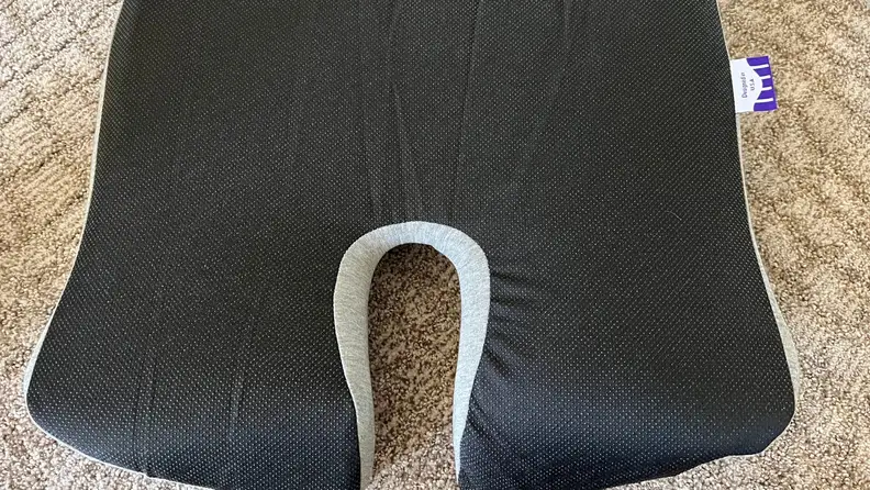 The design of the pressure relief cushion.