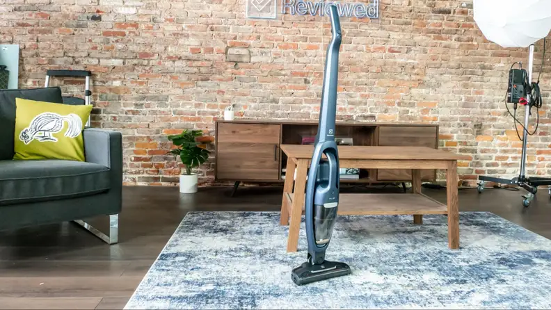 The Electrolux Well Q7 sitting atop a carpet in a makeshift living room.