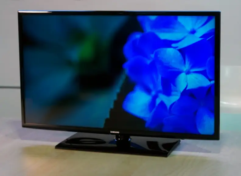 Samsung UN40H6203 with content on the screen