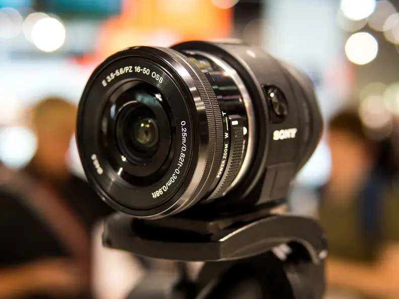 The 16-50mm Power Zoom is one of the smallest E-mount lenses you can put on the QX1.