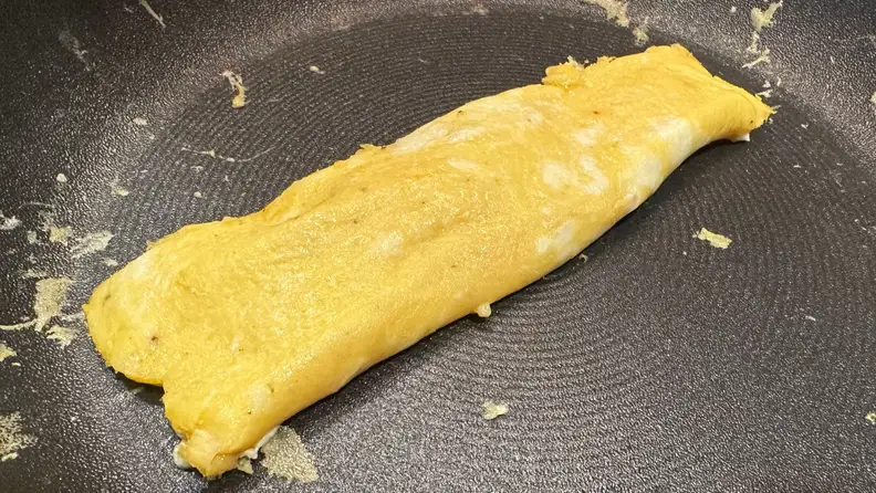 An omelet on the Circulon ScratchDefense Nonstick Frying Pan.