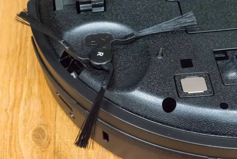 The Scout RX1 has two counter-rotating  brushes on the side to sweep in dirt.