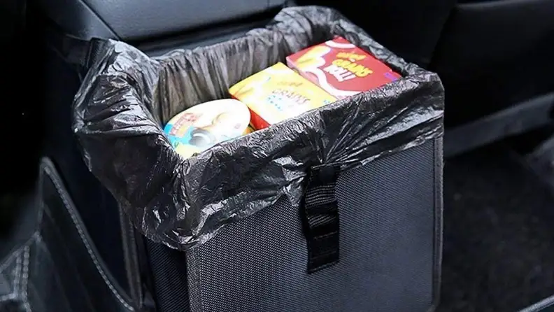 What parents should keep in the car - trash can