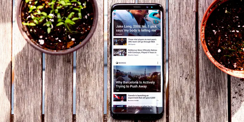 The Samsung Galaxy S8 displaying news content