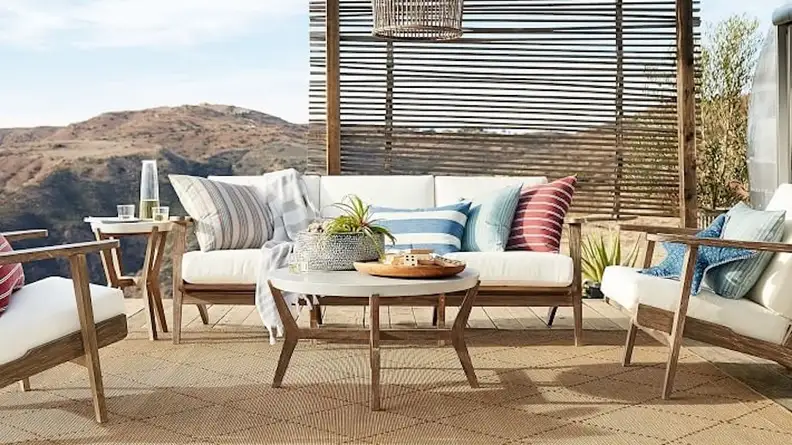 Who *wouldn't* want to hang out on this patio set?