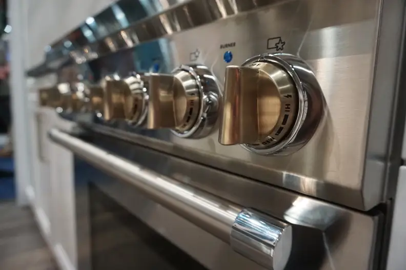 Thermador Five Burner Pro Harmony Range knobs
