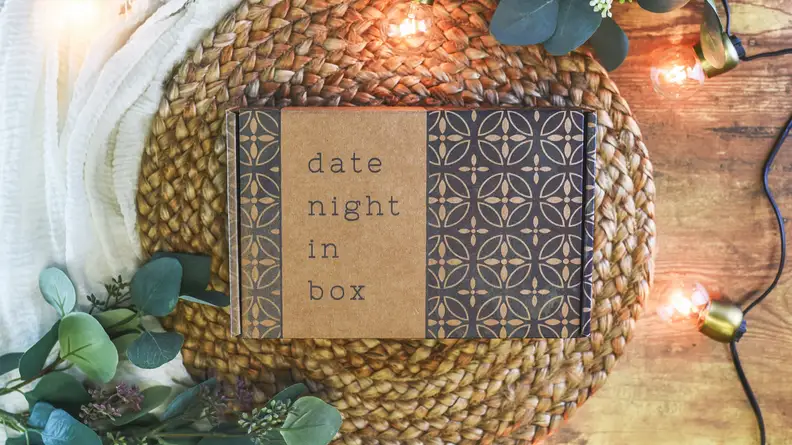 These boxes contain everything you need for a romantic night.