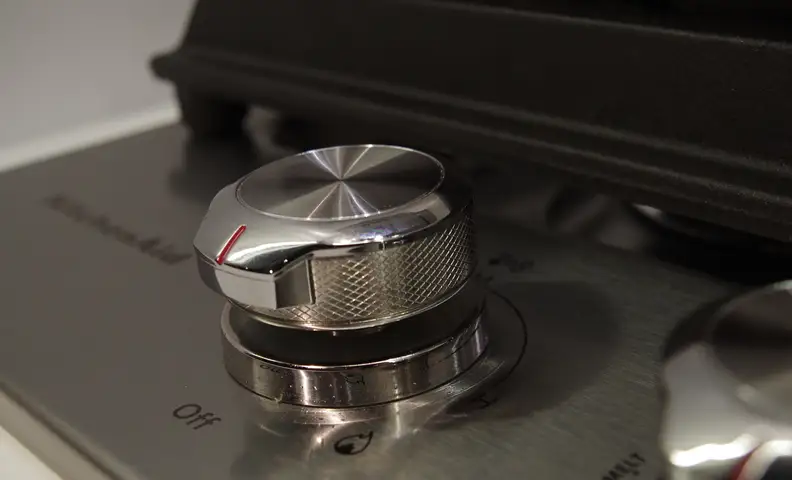 A knurled knob with a spin finish