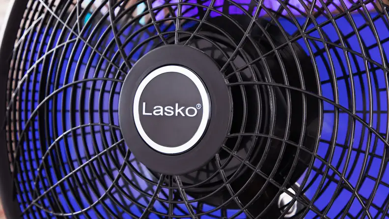 Close-up of the Lasko logo in the middle of the fan.