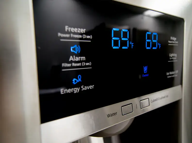 The blue display only makes the Samsung RF28HMEDBSR's glossy black control panel look all the more stylish.