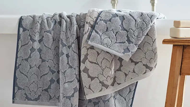 Bathroom towels