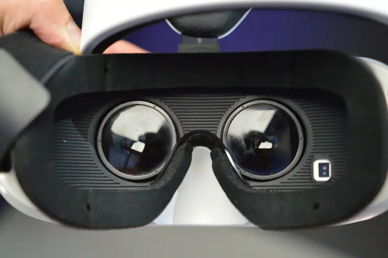 The two lenses in the Gear VR