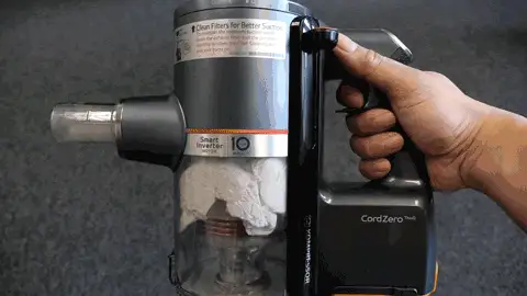 The Kompressor presses the debris inside the bin.