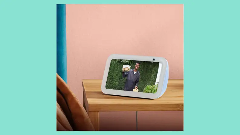 The Echo Show 5 third-gen on a table
