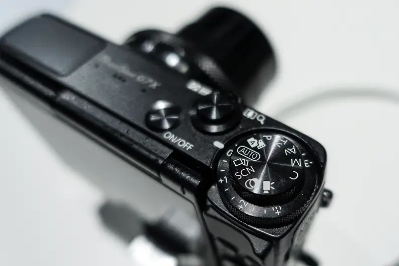 The mode dial is stacked atop the broader EV comp dial. A neat touch.